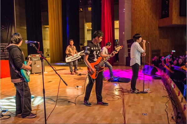 ファイル:Proudwallow 11.jpg