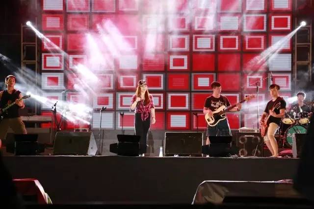 ファイル:Evoluxion 11.jpg