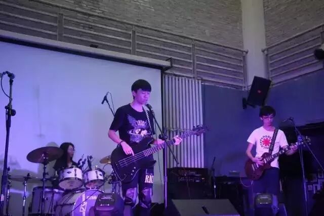 ファイル:Hardtohandle 11.jpg