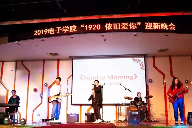 ファイル:Greenlight 11.jpg