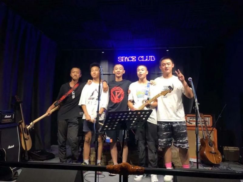 ファイル:Backpage 11.jpg