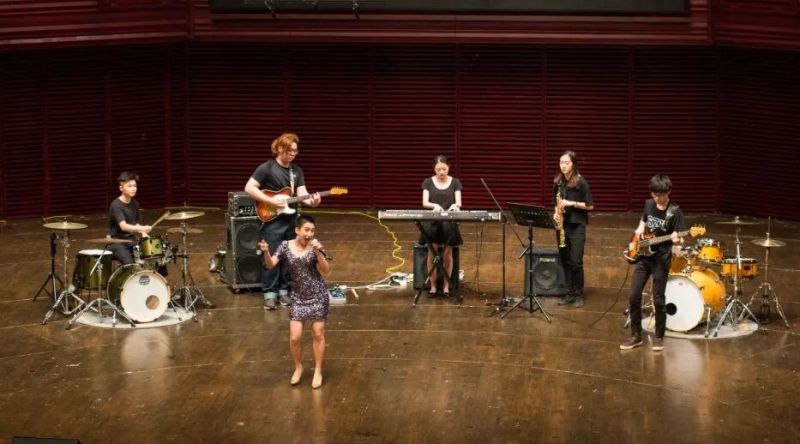 ファイル:Collide 11.jpg