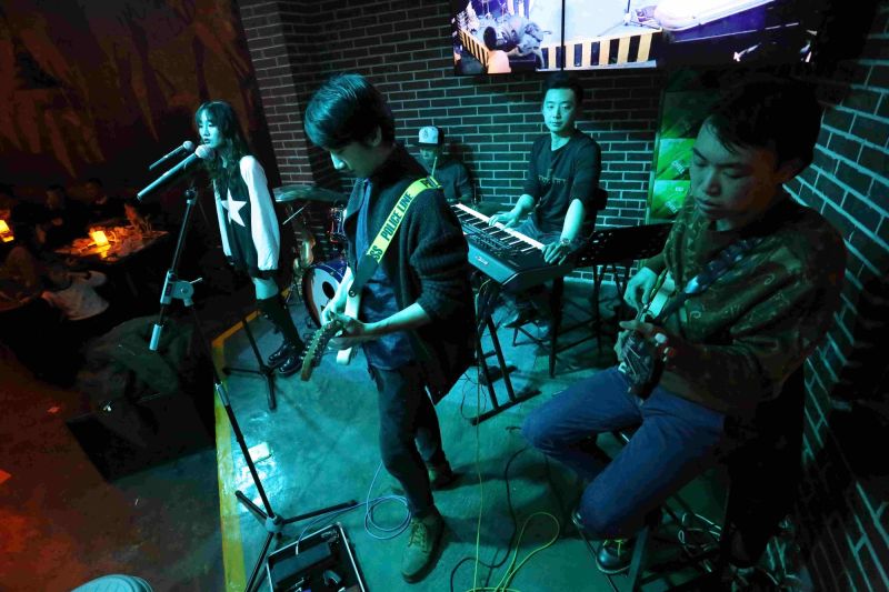 ファイル:Thetropic 11.jpg